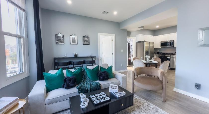 Stylish Secret, 1 FREE Parking, Sleeps 8, Walk to train and Red Bull Arena, 20 Percent OFF