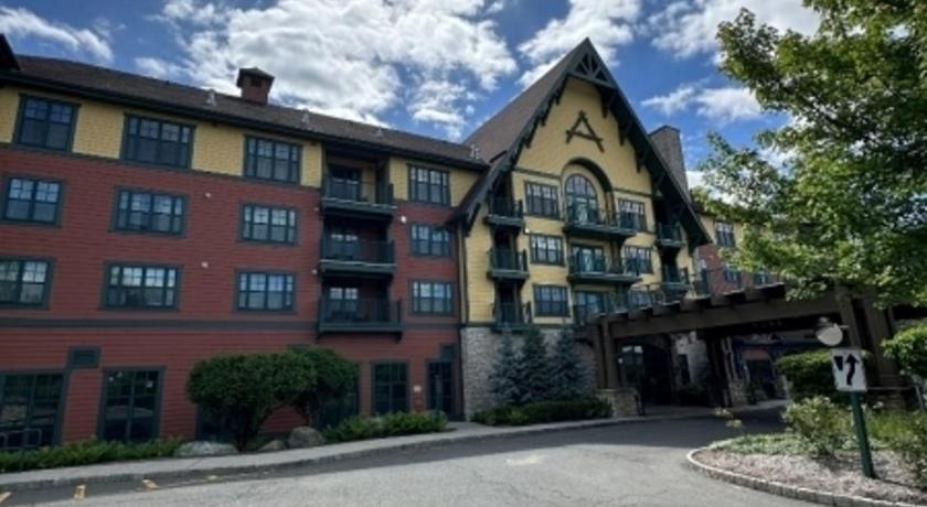 The Appalachian Hotel at Mountain Creek Resort - Pool, Hot Tub & Sauna