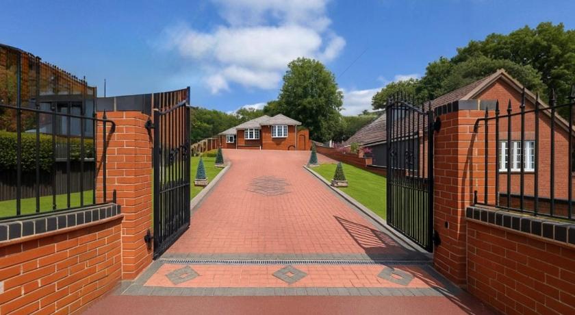 Stylish Detached Bungalow