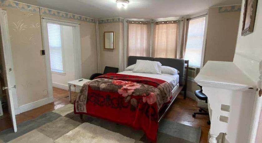 C Jay Homes 6 minutes Walk to Journal square