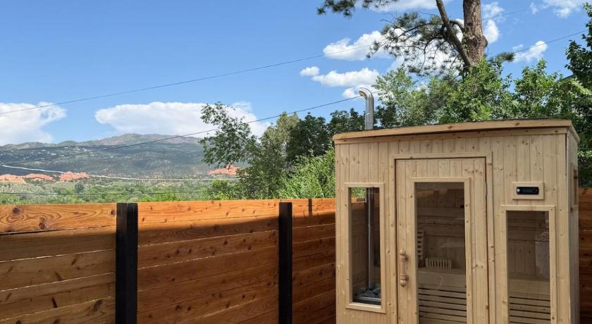 Private Retreat with Sauna and Cold Plunge plus Epic Views