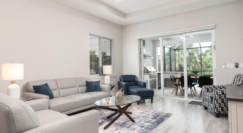 Modern 4BR Naples Park Pool Home 5 Min to Beach