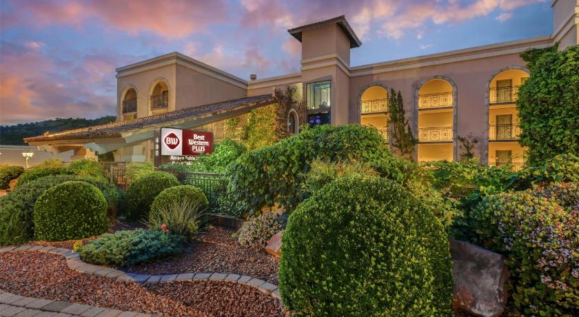 Best Western Plus Arroyo Roble Hotel & Creekside Villas