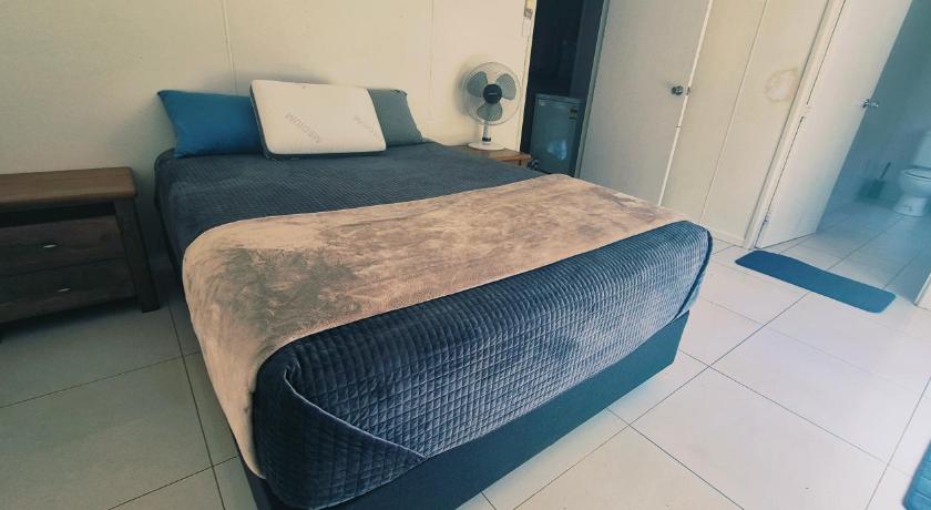 Rainforest Private Bedroom wEnsuite in my 2 bedroom house