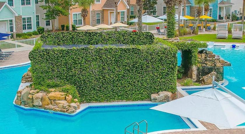 3 Bedroom Luxury Condo with Resort Pool, Game Room, and Gym