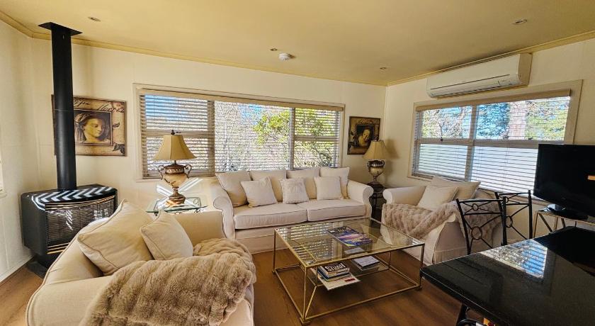 Leura's Magical Manderley