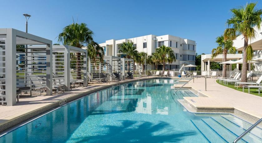 Urban Studio Loft w Rooftop View Free Parking