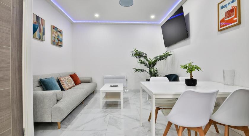 Modern 2 Bedroom House in Central Cardiff