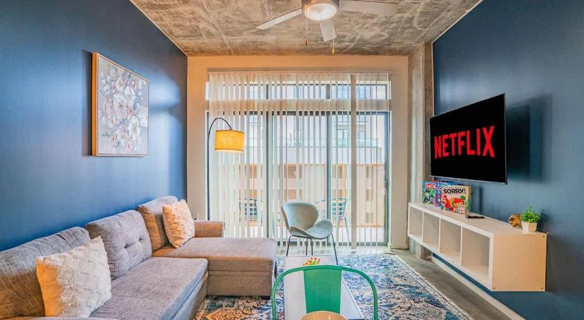 Detailed 2BD - Central DT- Gym, Pool, Parking Sleep8