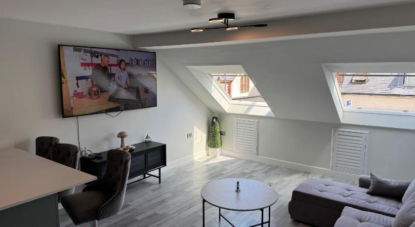 Lavish Filey Town Centre Apartment SKY 70inch TV Sleeps Up to 4 GREAT LOCATION