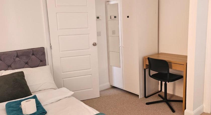 Cosy Ensuite Doubleroom with Private Toilet and Bathroom in central Dartford