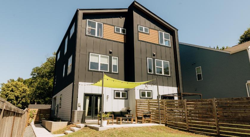 ModTrio 3BR with ensuites & Garage Mins to Uptown