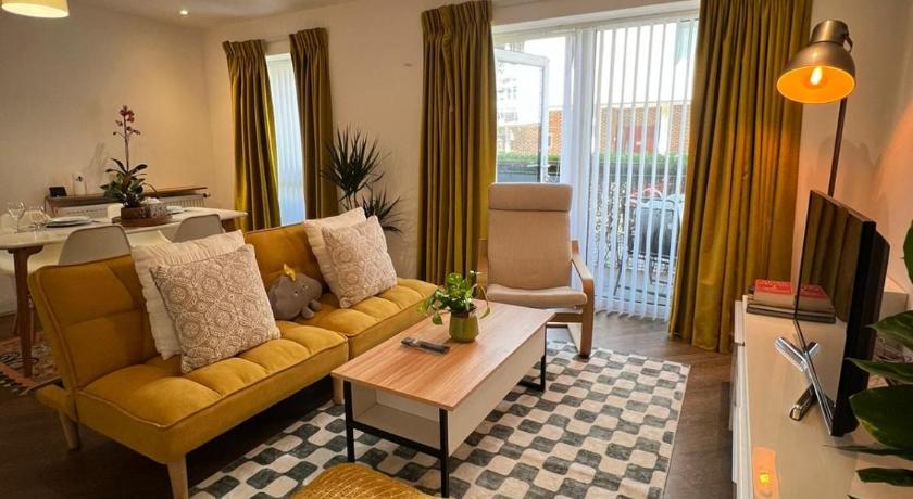 Issara Apartments 35 - Great Location & Private Parking