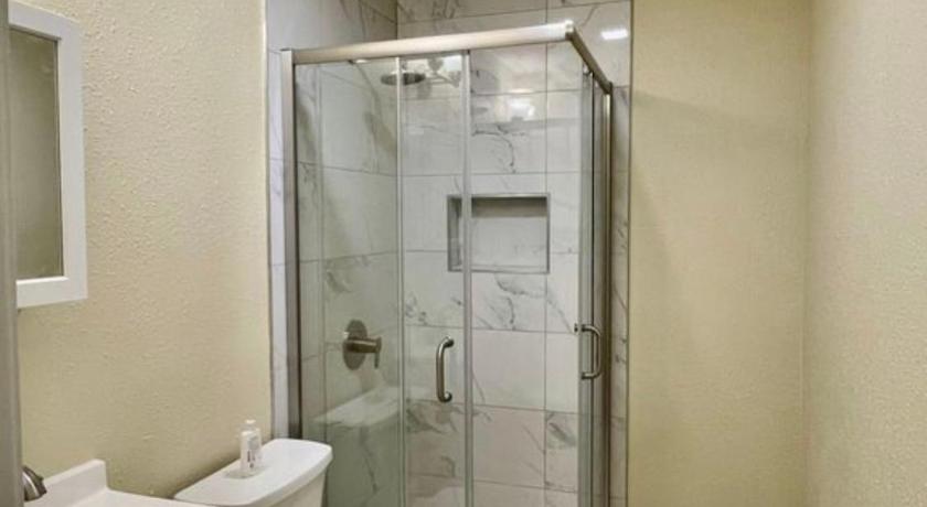 Private Room "Cherry" by UW