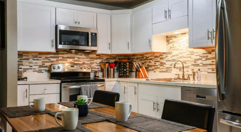 Renovated condo steps from Beaver Creek shuttle