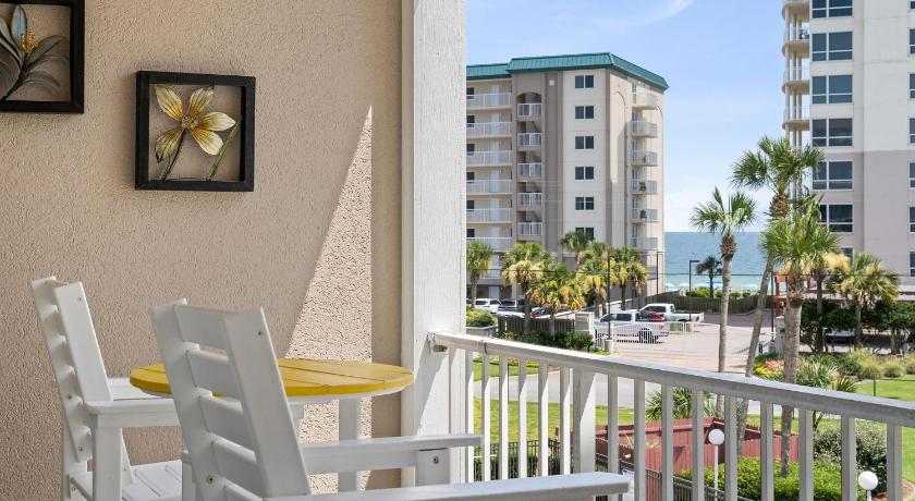 GULF VIEW condo King bed with bunk and LARGE L shaped balcony in cozy Perdido Key