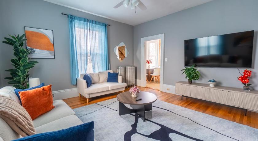 3BDR 2BA Downtown Salem with Parking