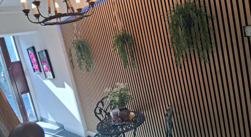 Crown House Studio Apartment