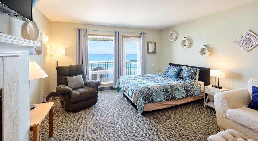Top Floor Ocean View Suite - Sleeps Six - Pool & Hot Tub Access