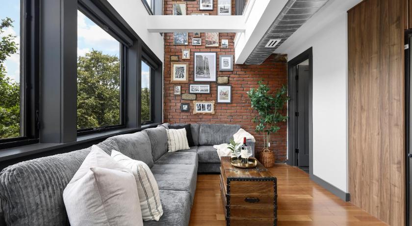 3BR3Bth Penthouse 2 Parking Spaces TD MIT Harvard