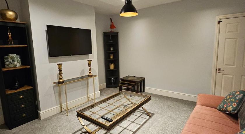 2 Bed Apartment Near-by the Seafront