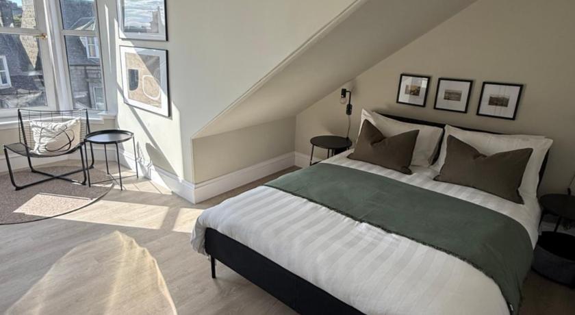 Park House Rooms - Sky TV and kitchenette