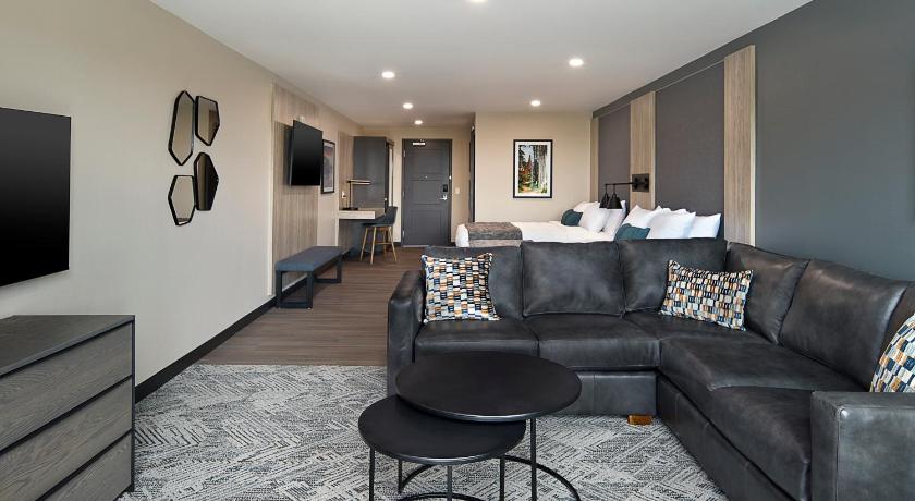 ClubHouse Hotel & Suites Rapid City