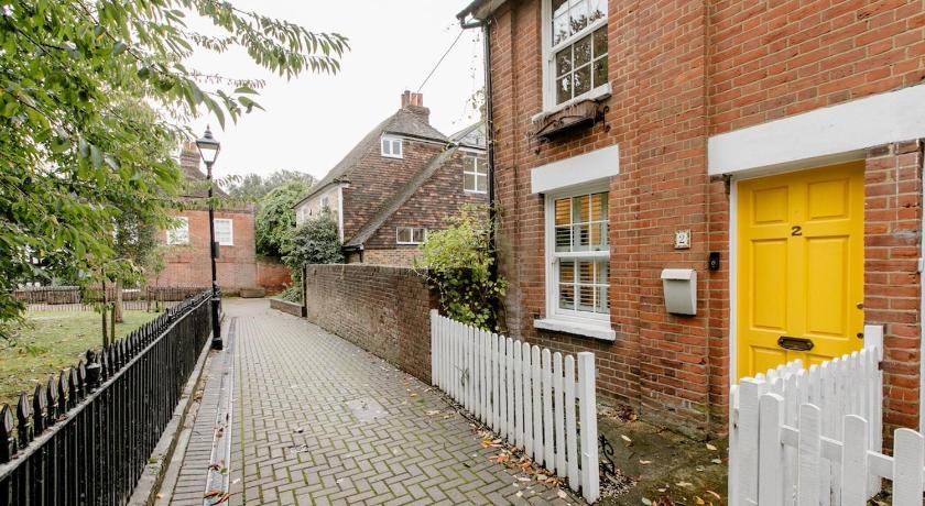 Writers Retreat in the heart of Ashford Town