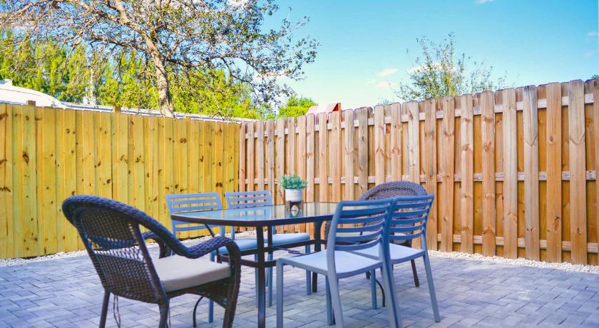 Family-Friendly Townhouse - Close to Beach