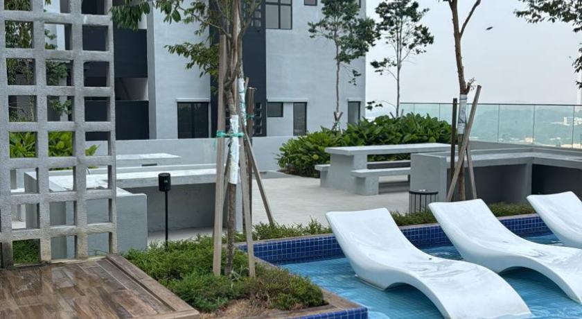 MelDy Guest House 3BR Tol Nilai with pool