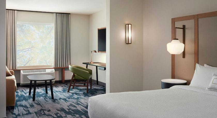 Fairfield Inn & Suites Alpharetta Avalon Area