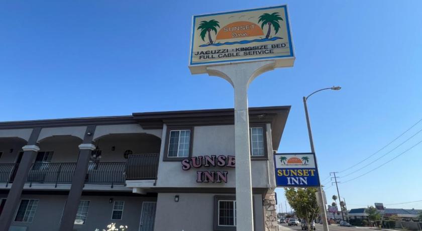 Sunset Inn & Suites