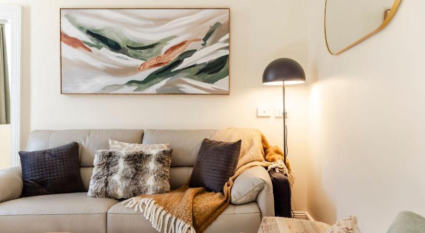 Rivulet Retreat - Cosy South Hobart Home & Parking