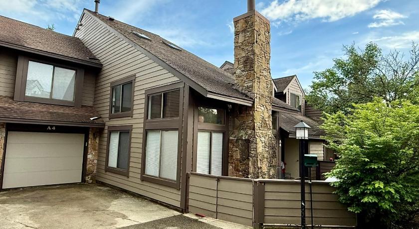 Seven Springs Hideaway Ski In and Out Pet Friendly