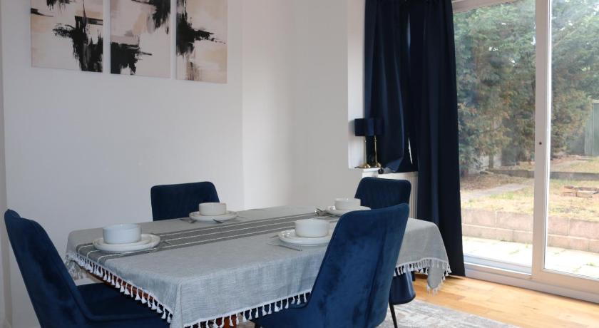 3-Bedroom House, with free parking