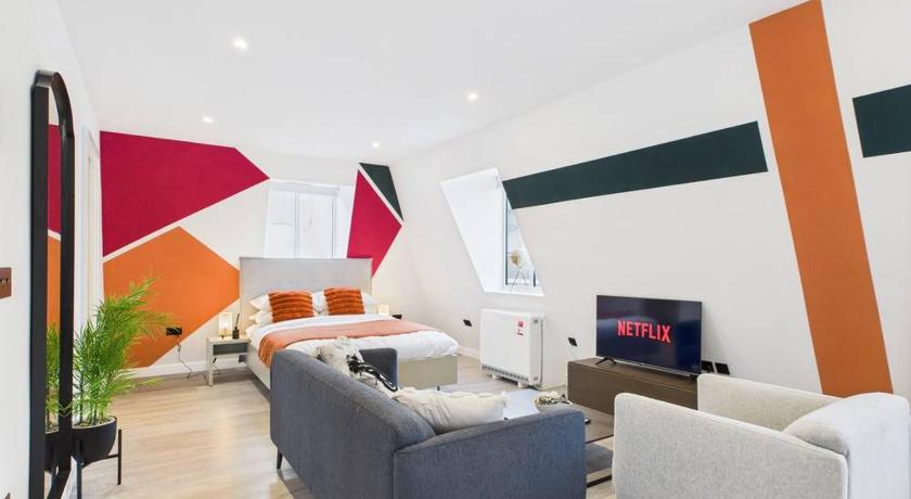 Bright & Modern Flat, Sleeps 4, Great Location