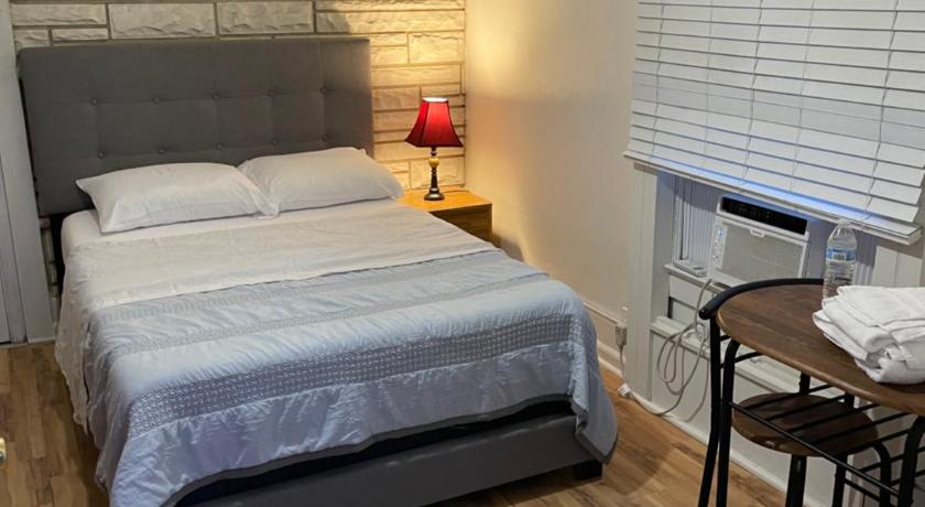 Private Room #1 on Taylor