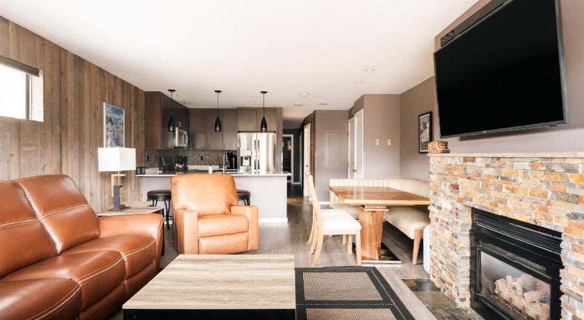 Choice Condo - Walk to Gondola - Sleeps 7!