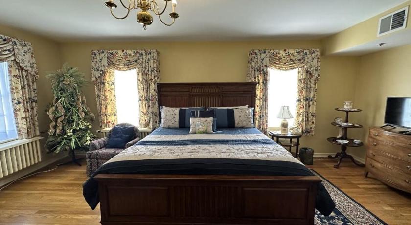 MONTAGUE INN - BED AND BREAKFAST