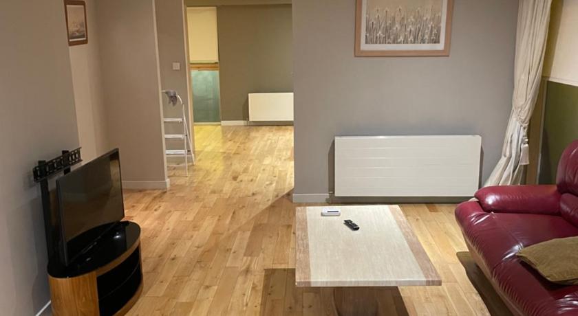 4 bedroom duplex located at west end Glasgow