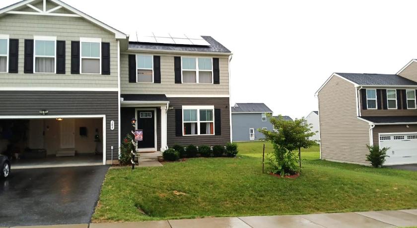 Modern 2-Bedroom and 2-Bed Apartment with Private Access Door Minutes from I-81