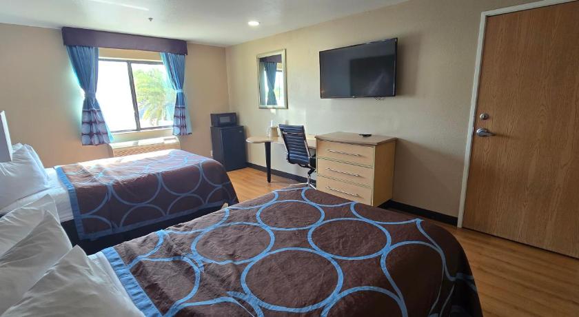 Super 8 by Wyndham New Braunfels I-35