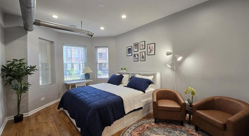 Luxe Loft vibe with King Suite - 4BR 3Ba