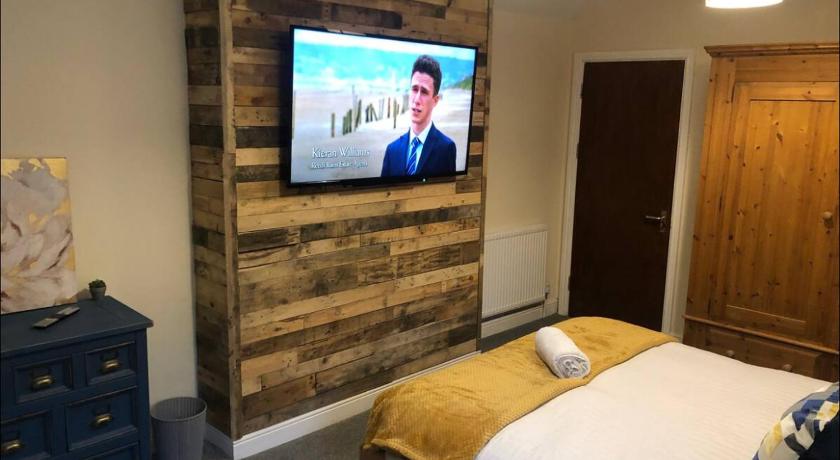 106 Brynmill - Room 7