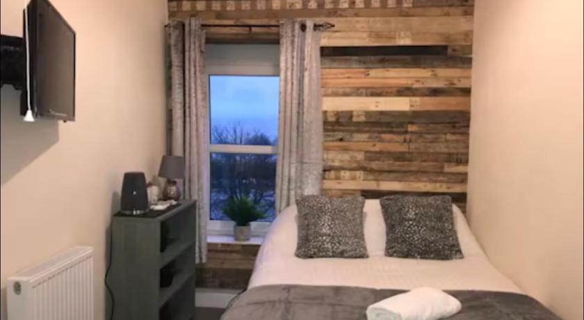 106 Brynmill - Room 10 - Sea views