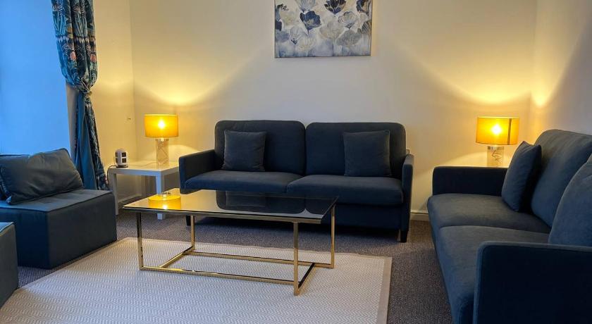 Etruria House - Near Water World, Festival Park and Bet365