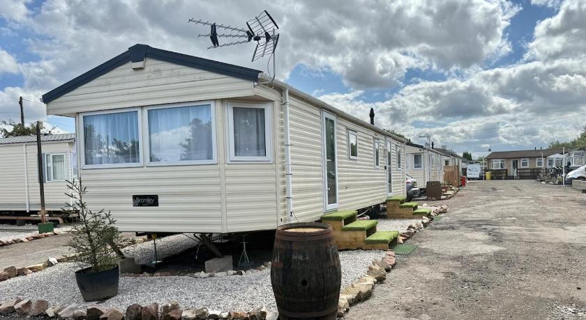 Four-bed Delta Caravan, Uddingston, Glasgow Located in Uddingston, Glasgow at Maryville Caravan Site