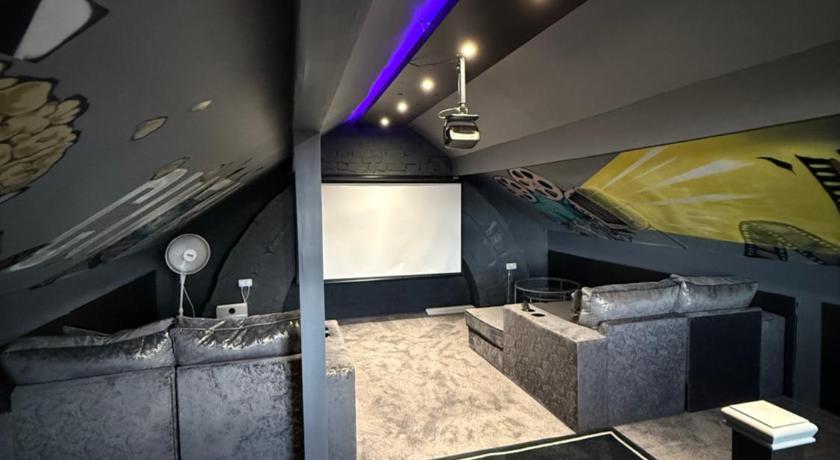 SK Stays Modern Luxury Home With Jacuzzi Bath & Cinema Room