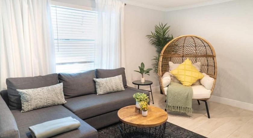 Tranquil & Fully Renoveted Home Near Busch Gardens