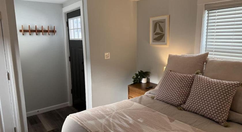 The Stuffed Quahog - Perfect Location Near Beach